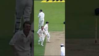 Phil Tufnell Classic left arm spin bowling against Simon Doull cricket cricketlover bowling [upl. by Nuahsyt848]