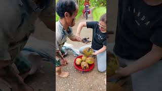 The kindness of homeless is despised p3 🥥homeless youtubeshorts despise [upl. by Adnical]