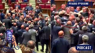 Assurda Rissa in Parlamento Donno del M5S esce in Sedia a Rotelle Notizie Radio PugginiOnAir [upl. by Arihsak643]