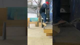 5050grind on round ledge  скейт трюки [upl. by Samantha]