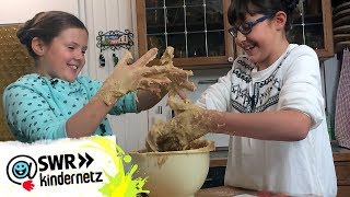 Frida und Hanna backen für das Totenfest  Schmecksplosion  SWR Kindernetz [upl. by Aylward]