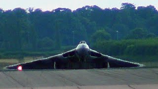 🇬🇧 Vulcan Bomber Jet Appears Over The Runway Brow at RAF Waddington Airshow [upl. by Millwater]