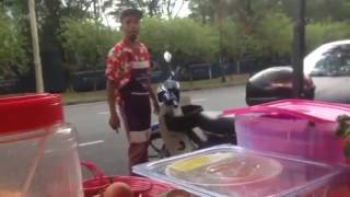 Video viral Peniaga melayu bergaduh maki hamun di Sri Damansara [upl. by Ahseina795]