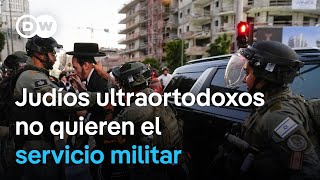 Hombres judíos ultraortodoxos se enfrentan a la policía israelí [upl. by Refanej124]