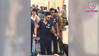 Kohli Dhoni and Nehra at Mumbai Airport [upl. by Lav887]