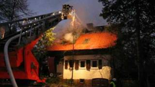 Berliner Feuerwehr  Feuer Wohnhaus in BerlinBritz Backberg Strasse [upl. by Otila]