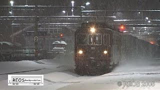 200502 SDw Bahnhof Kandersteg at NIGHT with HEAVY SNOWFALL BLS and SBB in real winter AMAZING [upl. by Akinet]