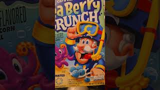 Capn crunch Sea berry crunch capncrunch cereal breakfast review reaction tastetest quakeroats [upl. by Ahsanat169]