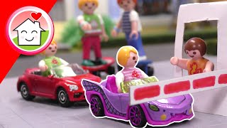 Playmobil Familie Hauser  Mia lernt Autofahren  Familie Overbeck [upl. by Ahcire]