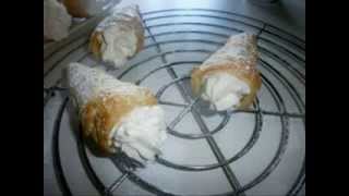 COMMENT FAIRE DES CORNETS A LA CREME CHANTILLY مخروط مع قشدة cone with whipped cream [upl. by Edwina]