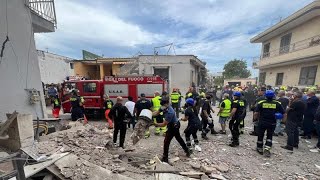 Crollo palazzina a Saviano la diretta delle operazione di soccorso [upl. by Tsenrae]