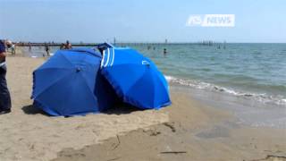 MUORE IN SPIAGGIA DAVANTI ALLA NIPOTE [upl. by Lon743]