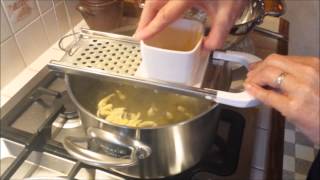 Cuisine Spaetzle la recette [upl. by Lammond]