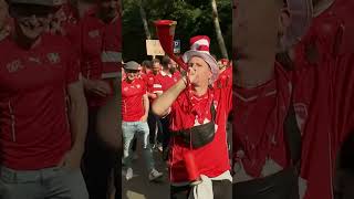 Die Schweizer Fans sorgen beim Fanmarsch in Köln für Stimmung 🔥  SRF Sport [upl. by Pals408]