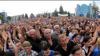 Campanha eleitoral na Geórgia marcada por vaga de manifestações contra tortura nas prisões [upl. by Sillek]