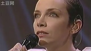 Annie Lennox  A Whiter Shade of Pale Live [upl. by Mastat]