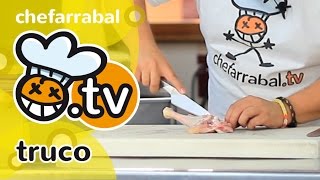 Cómo deshuesar un muslo de pollo  Trucos de cocina en un minuto de Antonio Arrabal [upl. by Nalo]