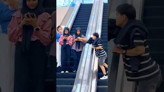 Lucu banget kakaknya ngejar ramai ramai😂 prank funnyprank [upl. by Higginson971]