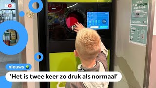 Geld verdienen aan blikjes Lange rijen bij inleverautomaten [upl. by Mayman]