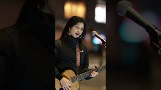 Busker sings ‘Toxic’ by Britney Spears 🖤 toxic [upl. by Eema]