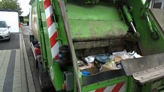 Müllauto leert Mülleimer  Garbage Truck [upl. by Merrielle]