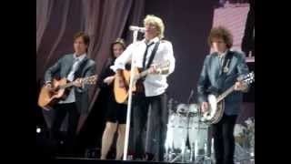 ROD STEWART  DIRTY OLD TOWN  live  LIMERICK 040709 [upl. by Emilee634]