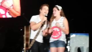 Hunter Hayes Wanted Live with fan singing harmony [upl. by Noned]