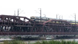 Trains pass through old Yamuna Bridge Loha pul  Delhi [upl. by Reagen]