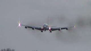 Boeing 707 SUAVZ smoker  strong wind touchdown  Ostend Airport [upl. by Bridgid277]