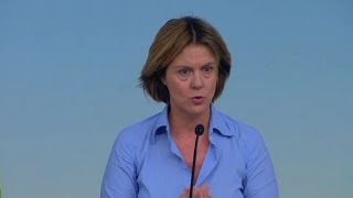 Lorenzin spiega cosa accade senza le vaccinazioni obbligatorie [upl. by Acinoda]