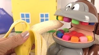 Le Singe Play Doh Dentiste Mange sa Banane [upl. by Monteith]