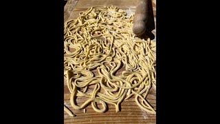 🍝🎸SPAGHETTI alla CHITARRA preparati a mano✨😍🥰 Shorts [upl. by Guimond272]