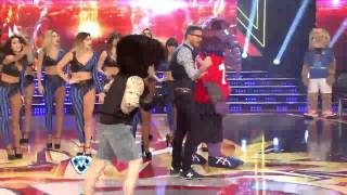 Showmatch 2014  El Oso Arturo a las piñas con todos [upl. by Aphrodite]