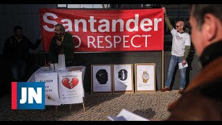 Trabalhadores do Santander quotleiloamquot relógios em protesto contra despedimento coletivo [upl. by Buddy]