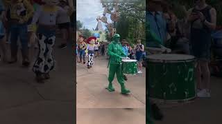 STRANGE MASCOT ACCIDENTS THAT HAPPENED AT DISNEY youtube shortsusa youtubeshorts [upl. by Carrie]