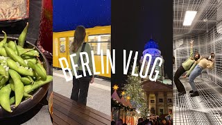 BERLIN VLOG 8  Ohrlöcher stechen ganz viel Essen amp Weihnachtsstimmung  Lorena Maria [upl. by Osswald272]