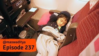 Serunya Naik Pesawat ke Tokyo [upl. by Novaat]