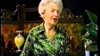 Gracie Fields The Biggest Aspidistra In the World Parkinson Show 1977 [upl. by Neral473]