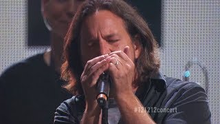 Roger Waters amp Eddie Vedder quotComfortably Numbquot Live at quot121212quot The Concert for Sandy Relief HD [upl. by Nivre]