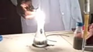 Magnesium explodes in oxygenReaction between magnesium ribbon and Oxygen gas [upl. by Nesnah]