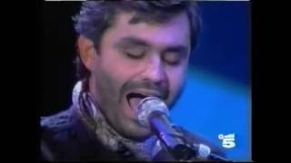 Vivere  Andrea Bocelli and Gerardina Trovato live [upl. by Iow]