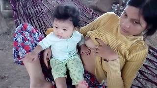 Breastfeeding Baby Playing  Bayi Mainan Saat Disusui [upl. by Arrec]