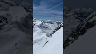 Extremskifahrer befahren die Ostwand des Matterhorns am 26 Mai 2024 [upl. by Netsew910]