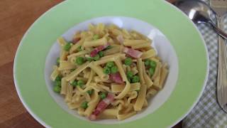 Pasta con piselli e pancetta [upl. by Fernando]