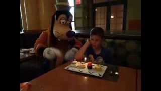 Aidens 8th Birthday Disneyworld Goofy Sings [upl. by Enela]