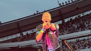 IT’S NOT EVERY DAY THAT CHRIS MARTIN FROM COLDPLAY RECOGNISES YOU IN THE CROWD FROM A PREVIOUS SHOW [upl. by Aristotle]