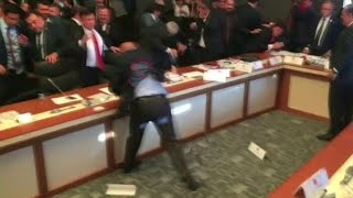 Massale knokpartij in Turks parlement [upl. by Odell]