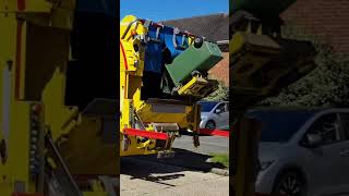 2019 Geesink GPM IV Bin Lorry Collecting Garden Waste In Dacorum bintruck garbagetruck [upl. by Sicard]