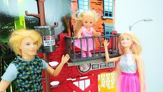 Barbie e Ken perderam a Evi Barbie em português Vídeos para meninas [upl. by Rock]