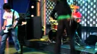 The Vines  Get Free Live On Conan 2002 [upl. by Lunnete208]